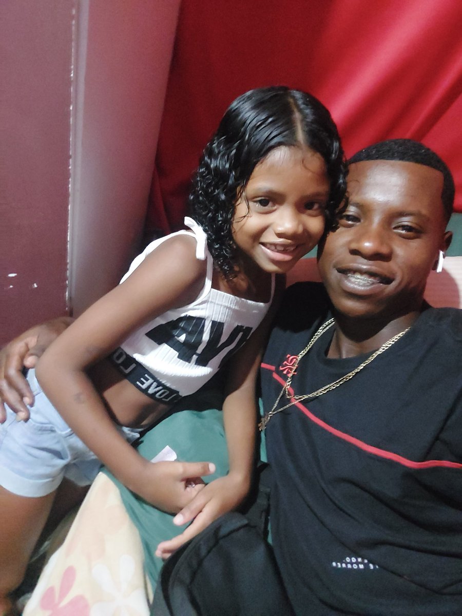 Meus parabéns hj vai pra minha gatinha que papai do seu repita essa data por muito e muito anos 🎂🎂🎊