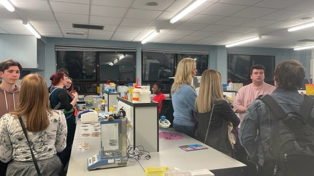 FoodBioGCU's tweet photo. Busy evening at Biorama, great to see so many interested in Food Science ....thanks to #ChloePow #Lochlann @astrid_chagunda for all your help #FoodScience #FutureinFood @CaledonianNews https://t.co/1LykHGQSsn