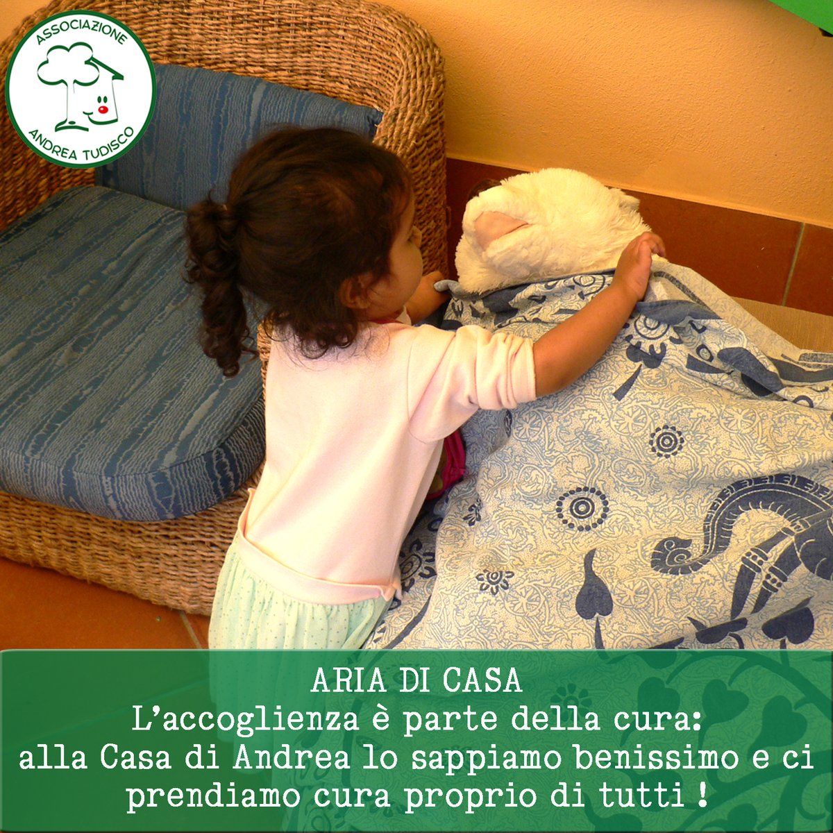 L'accoglienza è parte della cura. Alla Casa di Andrea l'accoglienza e il prendersi sono un "modello di vita" che appartiene a tutta la nostra piccola comunità. 
E anche i nostri piccoli ospiti lo sanno bene: infatti si prendono cura dei loro pupazzi con grande amore e dolcezza.