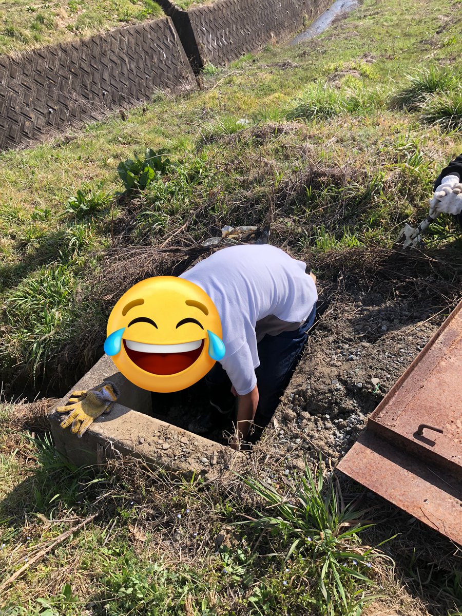 suitou_team's tweet photo. 農業体験に来てくれた子供達が田んぼの水路掃除頑張ってくれた😂

我々おじさんが老体に鞭打ってやる難所を若い力であっという間に制覇‼️

(た) https://t.co/W1gLVHMhGL