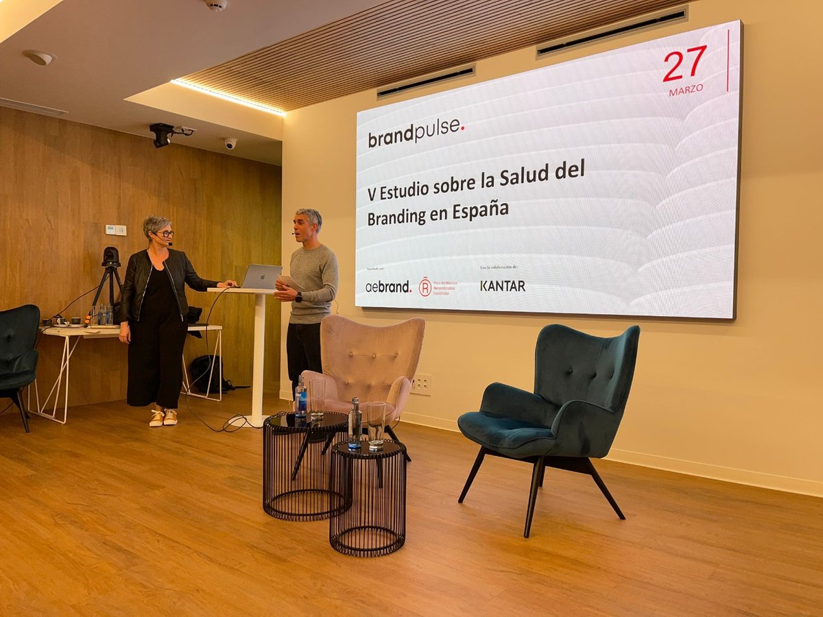 “La marca no es un asunto que deba preocupar solo a empresas grandes" 🗣️ <a href="/pildominguez/">Pilar Domínguez</a> (<a href="/mandarinabrand/">Mandarina Brand</a>) miembro de la Junta Directiva de <a href="/AebrandORG/">AEBRAND | Asociación Española de Branding</a> hoy en #Nordés durante el evento "Tendencias y retos en la gestión de las marcas".