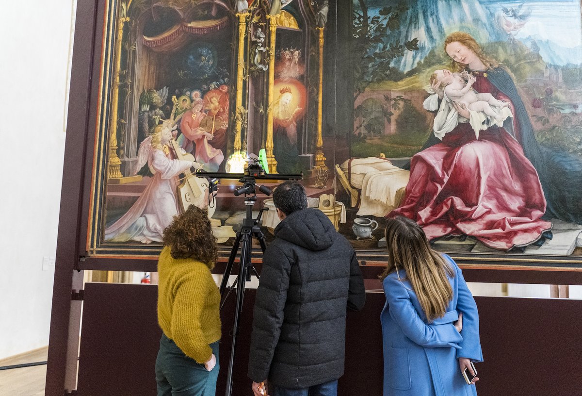 MUnterlinden's tweet photo. #CoulissesDeMusées #JourDeFermeture
Le @MUnterlinden accueille l’équipe de chercheurs qui travaille sur le projet AORUM @FSP_Patrima qui vise à étudier l’or comme matériau pictural dans les pratiques artistiques en Europe occidentale aux 16 et 17e siècles.
#RetabledIssenheim https://t.co/qP4cXxvSAq