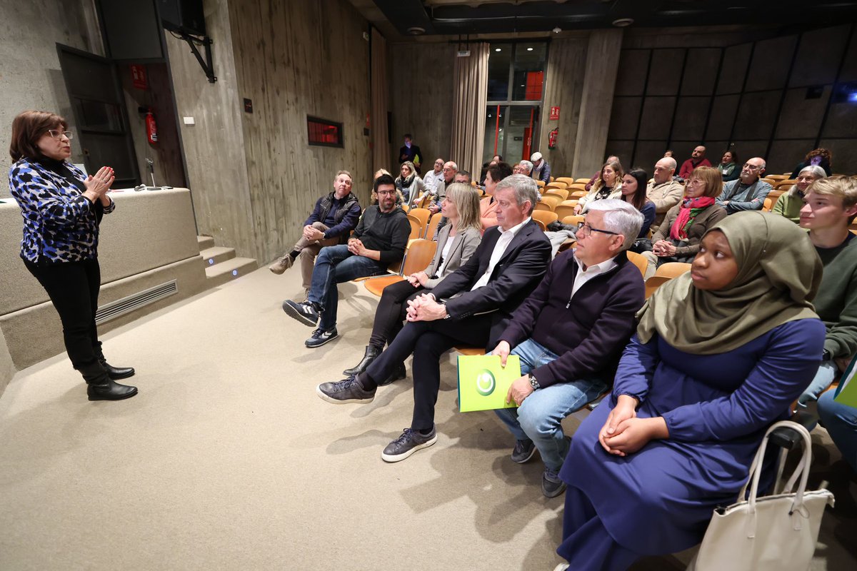 granollers's tweet photo. El Pacte Municipal per la Llengua de Granollers proposa quatre eixos d’actuació per garantir l’ús del català
🙋‍♀️🙋‍♂️Un centenar de persones han participat en les taules de debat per elaborar aquest Pacte 
ℹ: https://t.co/jEV56BLri2 

@GRN_cultura https://t.co/wdUIsBetkI
