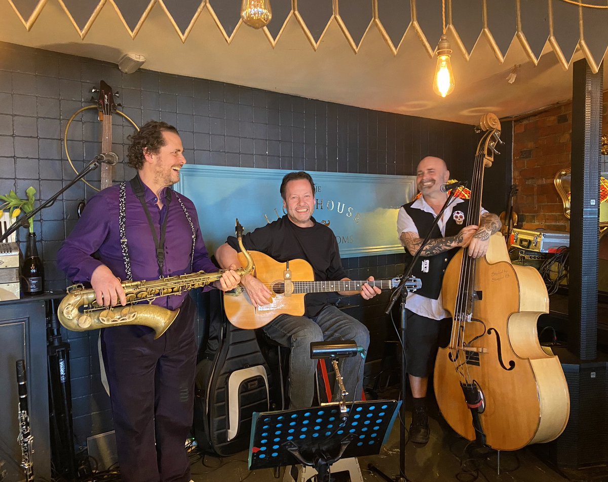 Lovely gig on Saturday! Thanks to everyone who came down @FstoneHbourArm To hire the band for an event please email us at metrovipers@gmail.com #gypsyjazz #swingjazz #kent #acousticguitar #doublebass #clarinet #saxophone #vocalharmony #lighthousechampagnebar #folkestone #kent