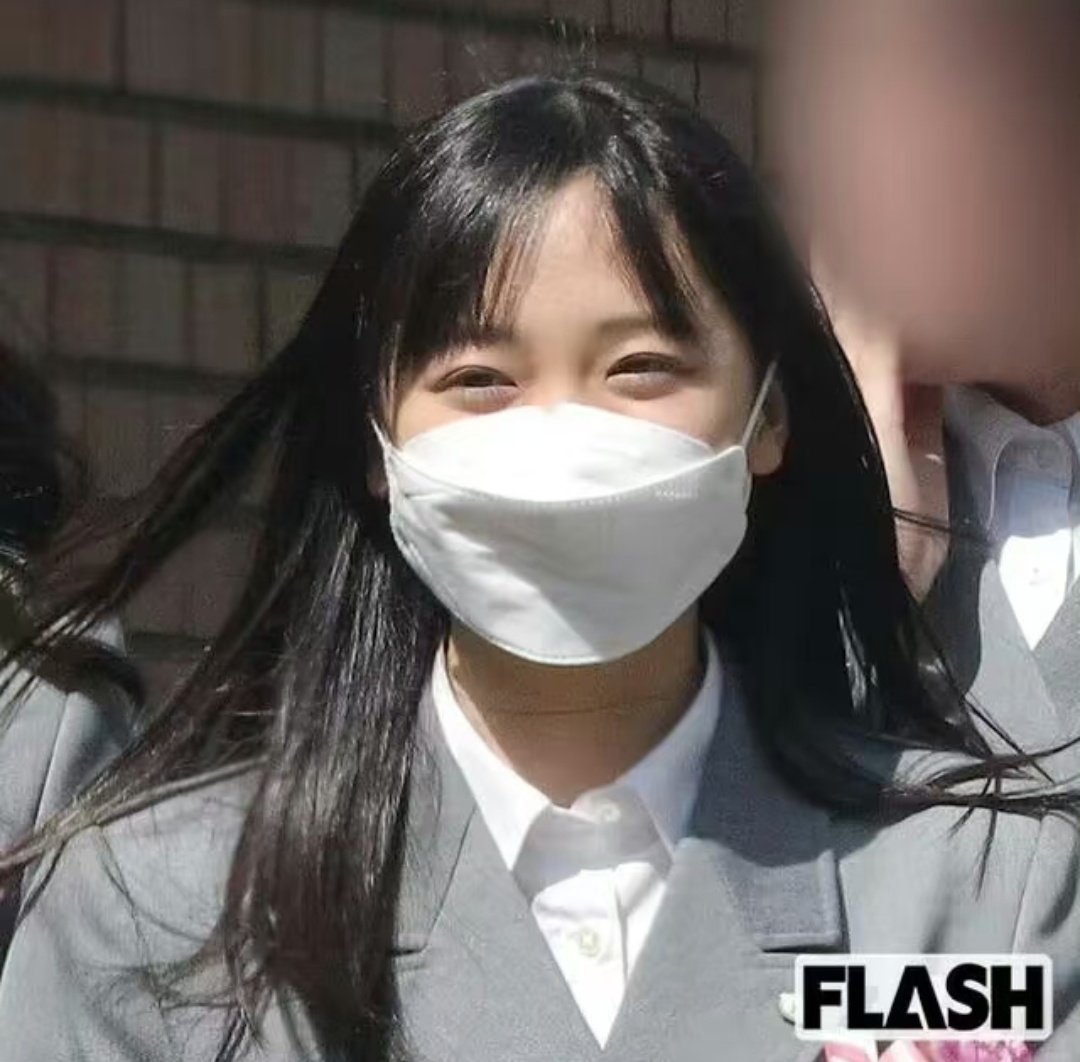 On Twitter Ashida Mana 18 At Keio Girls High School Graduation on-twitter-ashida-mana-18-at-keio-girls-high-school-graduation