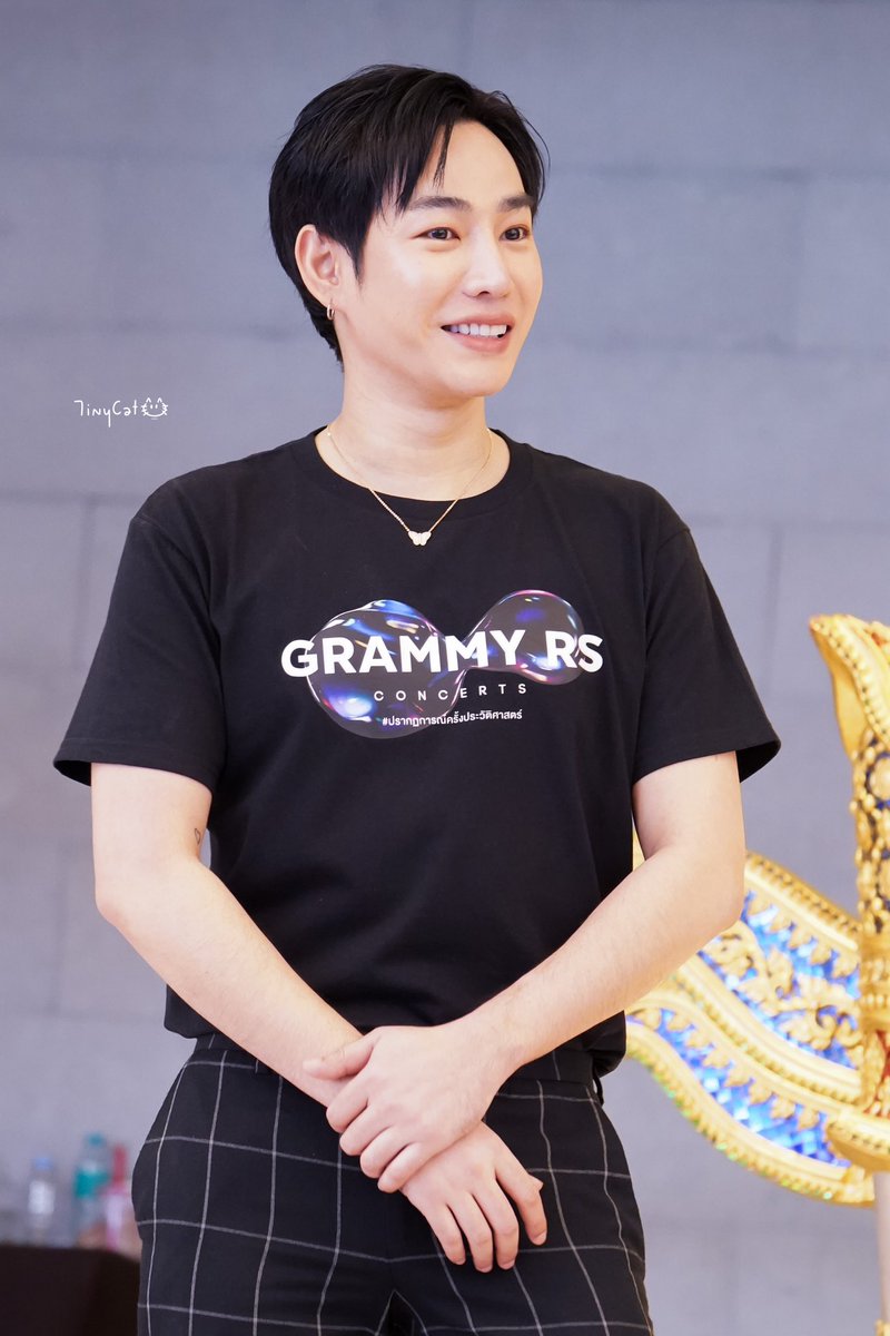 ทุกคนจะไปดูคอนเสิร์ตใชไม๊คับ 

ไปค๊าบบบพิค

#palitgallery
#GRAMMYRSConcerts
#ปรากฏการณ์ครั้งประวัติศาสตร์
#เป๊กผลิตโชค #PeckPaLitChoke 
#PhotoByTinyCat 
<a href="/peckpalit/">Peck Palit</a>