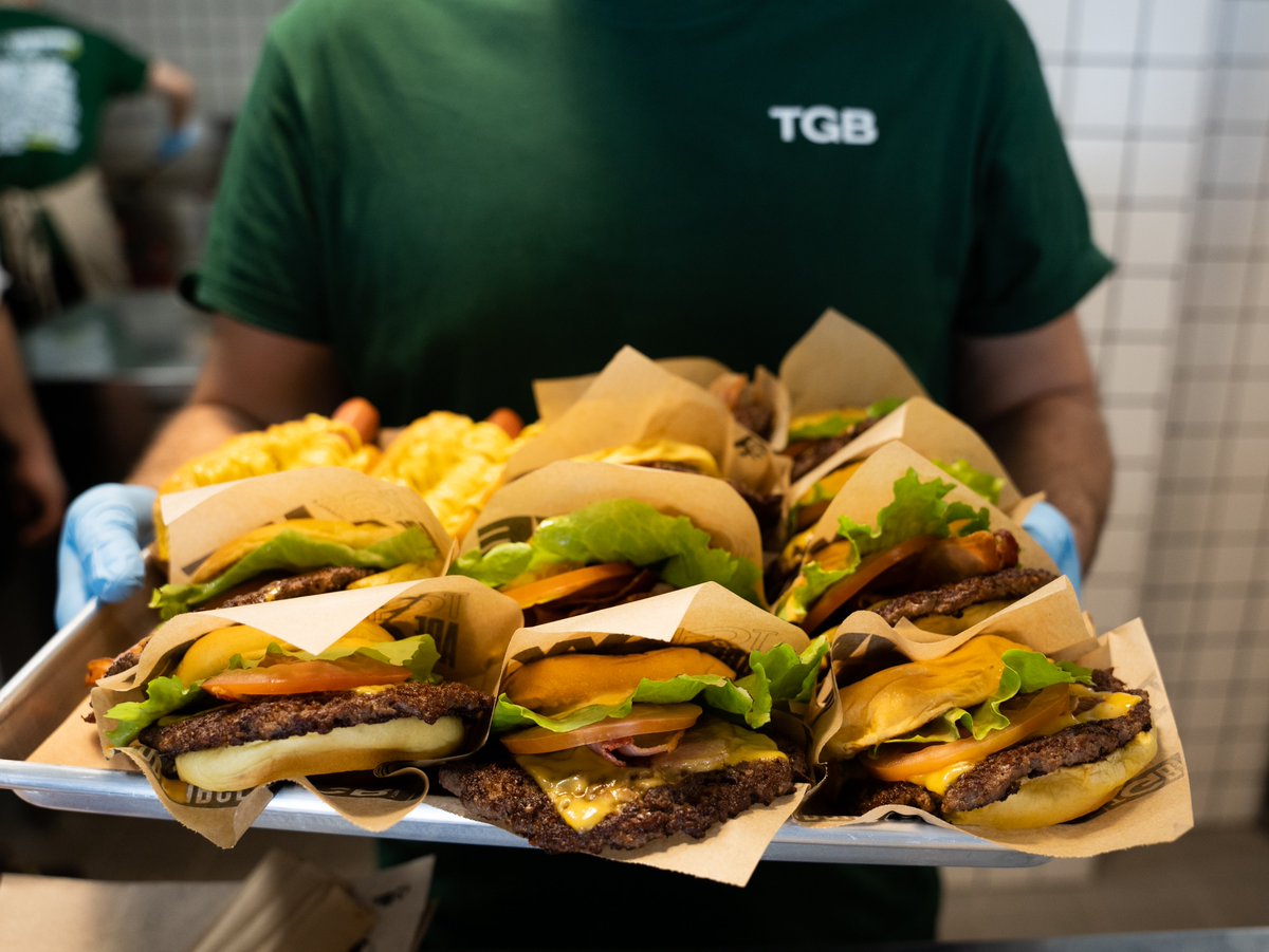 💥Tenemos una súper noticia ¡Hemos reabierto un local de <a href="/TheGoodBurger/">TGB - The Good Burger</a> en #Barcelona! 
El barrio L'Antiga Esquerra de l'Eixample vuelve a abrirnos las puertas. Este TGB está situado en la Calle Villarroel, 223, y dará servicio tanto en local, como #takeaway y #delivery 🍔🍺