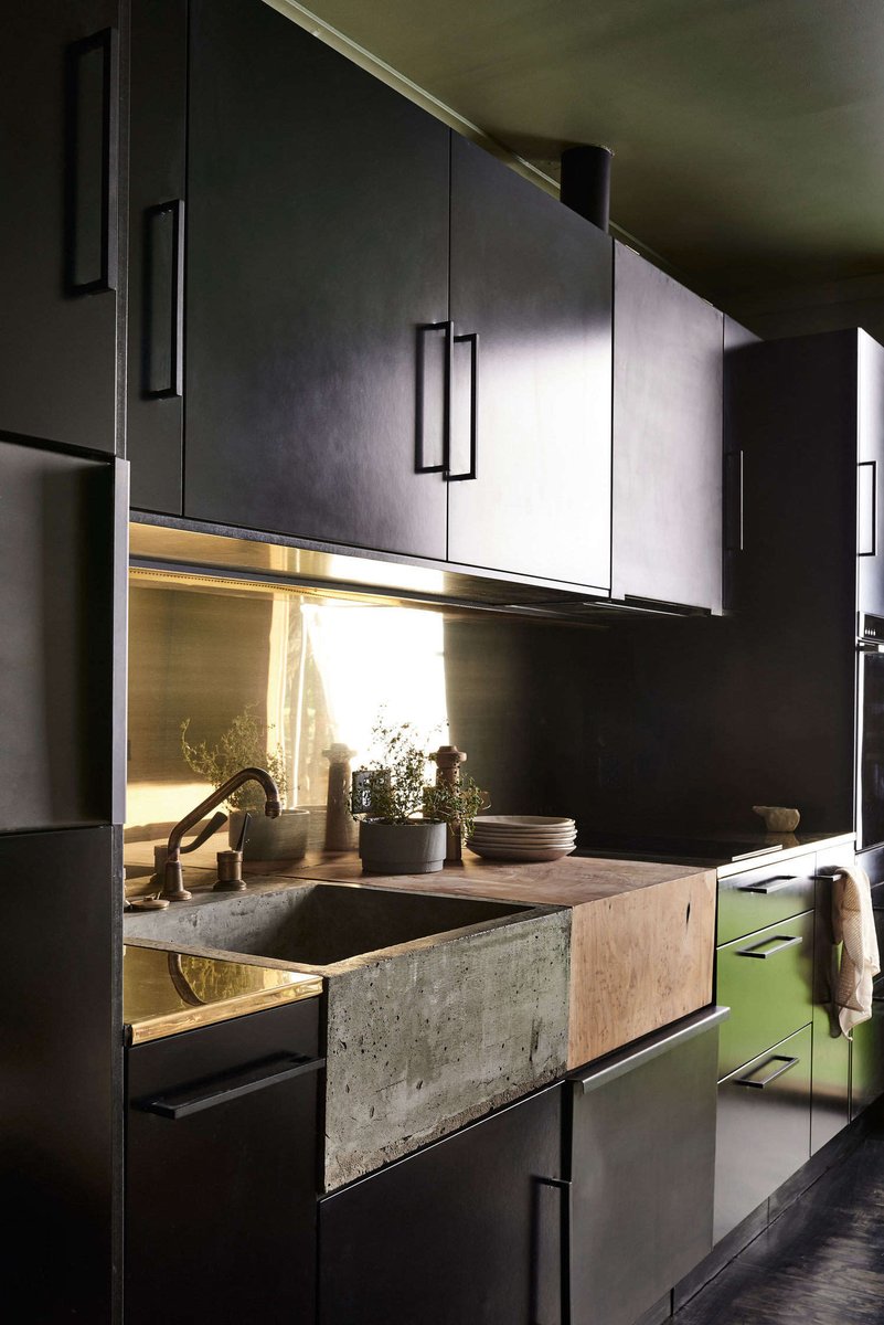 roman_c's tweet image. Trend Alert: Metallic Sheets in the Kitchen dlvr.it/SlbljC #TrendAlert #Backsplashes #Budget #KitchenDesign | BidBuddy.com