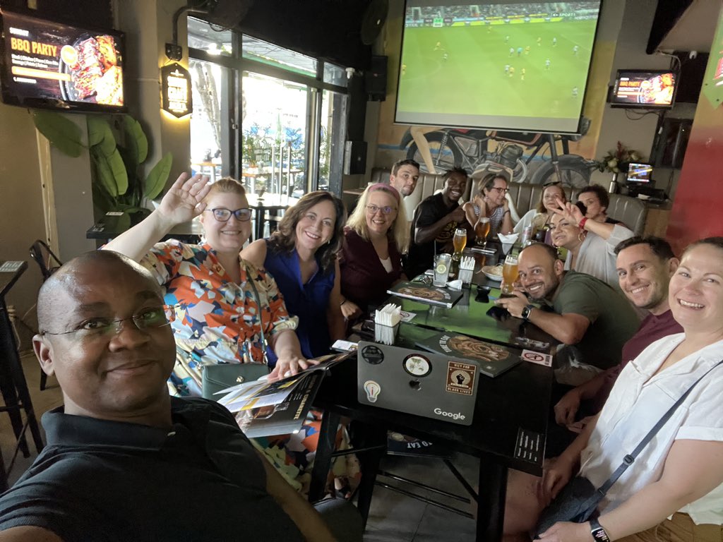 <a href="/cecigomez_g/">Ceci Gomez-Galvez (she.her.ella)</a> <a href="/ssischool/">SSIS</a> We have Broken the record with the largest group to meet in Ho Chi Minh City, D7 #PubPDAsia