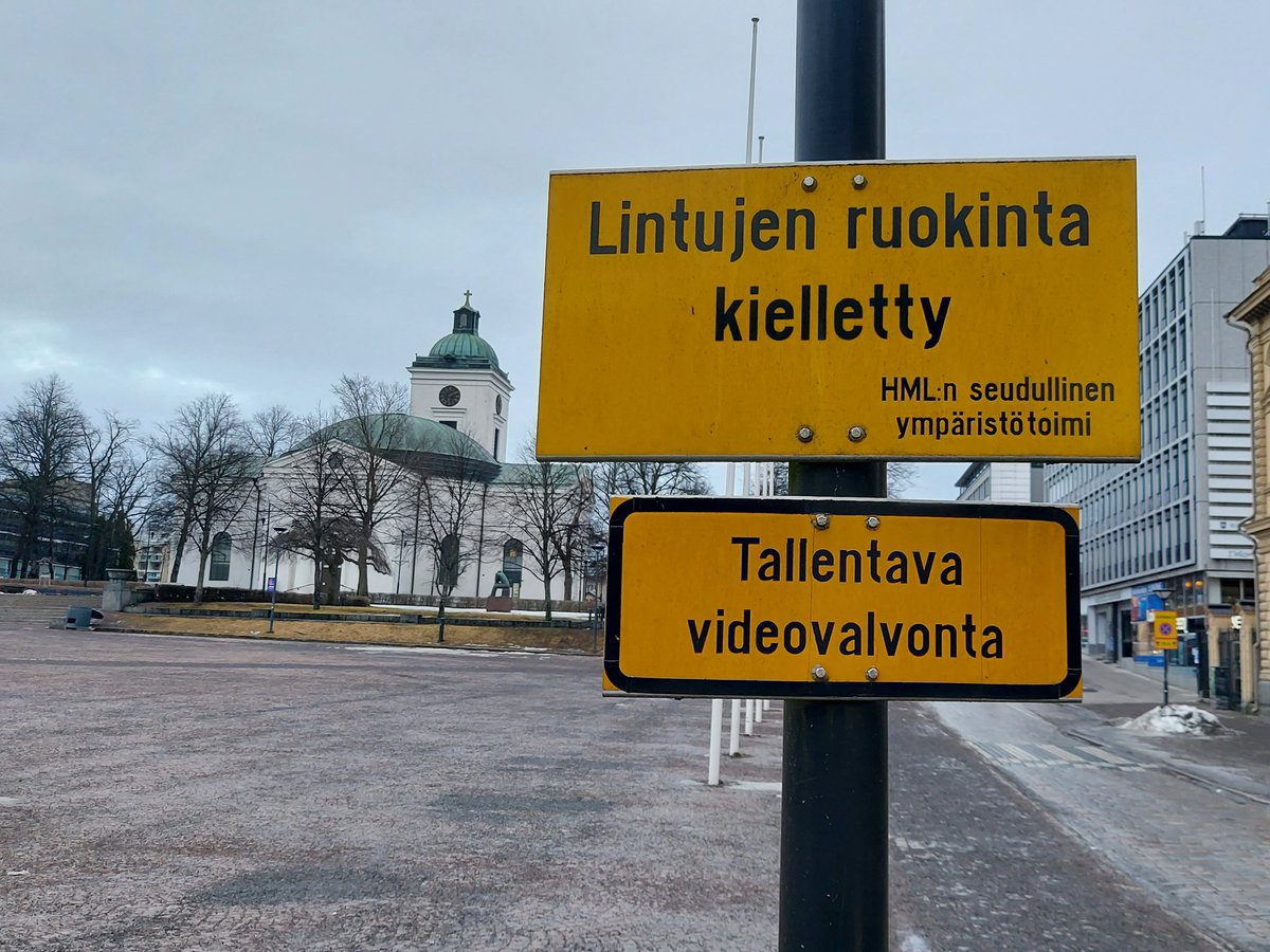 nenissup's tweet photo. Aikoinaan #tietosuoja'vaatimuksia myös #kameravalvonta'n osalta pähkäilleenä, ennenkaikkea tietosuojaselosteen ja käyttötarkoituksen ilmoittamisen osalta, #Hämeenlinna'n torin selkeä informointi ilahduttaa. https://t.co/kexjWqg7H1