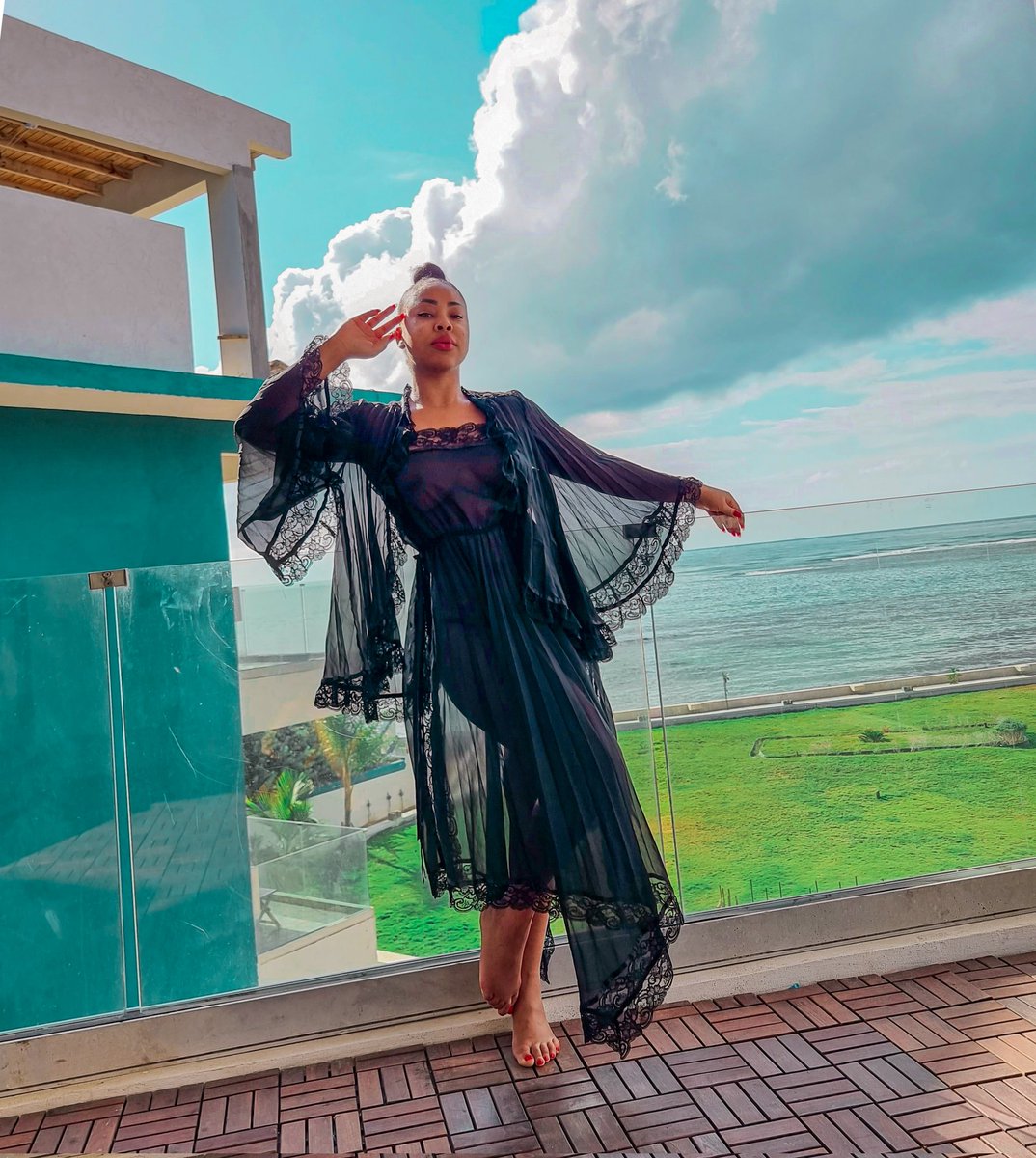 ReneKeyleigh's tweet photo. Waking up with the sudden urge of wanting to lie on the beach while the sun kisses My golden skin, as I enjoy the beautiful scenery. That is My happy place. 

you can contribute to My happiness by tributing My holiday funds. 
https://t.co/6WOEv3D9G9 https://t.co/1GWci9PRrd