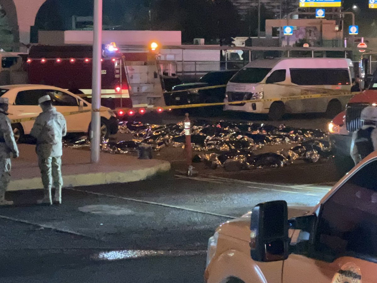 gaminjares's tweet photo. De manera extraoficial se reporta la muerte de 39 personas migrantes que se encontraban en una celda para hombres en las instalaciones del #INM en #CiudadJuárez. Los hechos se registraron después de un incendio presuntamente ocasionado x los migrantes en protesta por el trato. https://t.co/ZJ8oQKGjGF