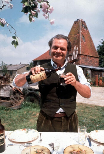 HannahWoolmer's tweet photo. Happy birthday David Jason, this is how I'll always love and remember him best 👇 Pop Larkin #thedarlingbudsofmay https://t.co/cmaoEoLEsu