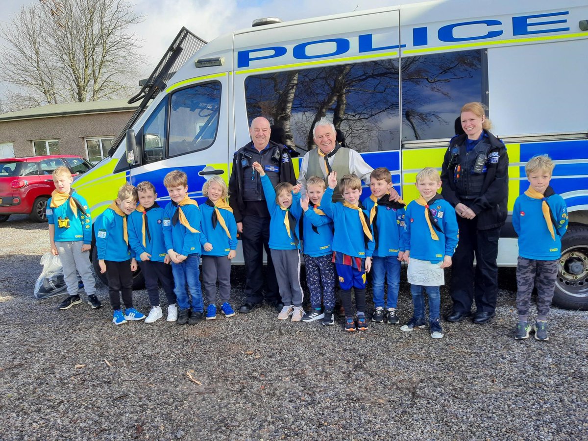 ASPBathNES's tweet image. On Saturday PCSO Martyn and PCSO Sarah attended Saltford scouts to talk about road safety and was given the opportunity to answer any questions about our role in the police. #engagement #improvingknowledge 🚓👮