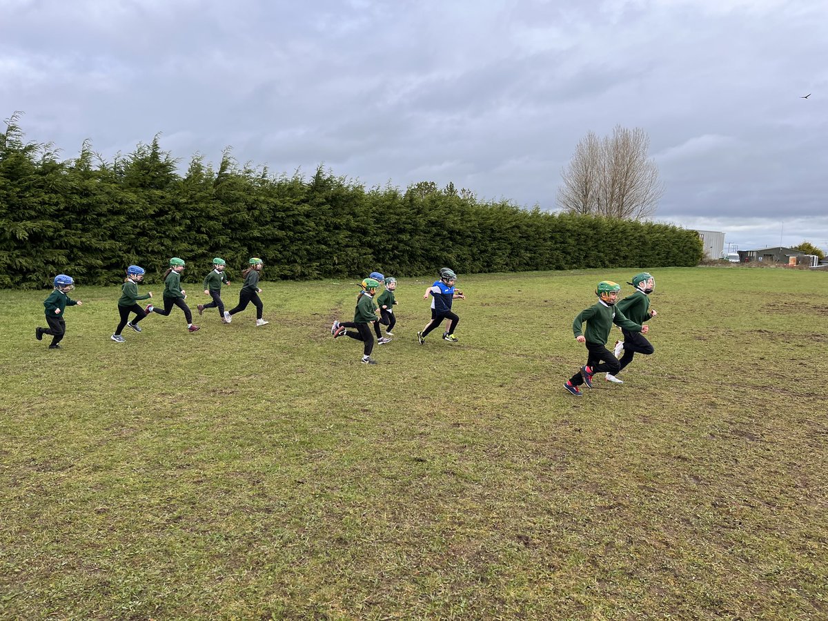 GortGaelscoil's tweet photo. Bhí am iontach againn ar maidin le  Múinteoir @CiananFahy agus é ag déanamh iománaíocht linn.

We had a wonderful hurling training session with @CiananFahy from @ArdrahanHurling  &amp; @CoachingGalway this morning. He is helping us to improve our #HurlingAndCamogie skills. https://t.co/8TPyzlFxOB