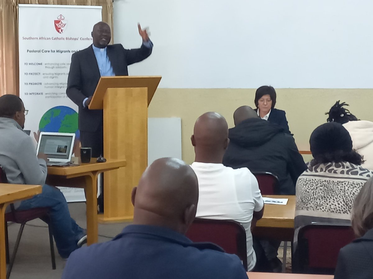 SLPires's tweet photo. "What programs do countries have to inform people in transit about migration?" Bishop Joseph Kizito SACBC Liaison Bishop for Migrants and Refugees.
First day of SACBC training program on migration for Pastoral Care Agents https://t.co/MuNX3W1Thq