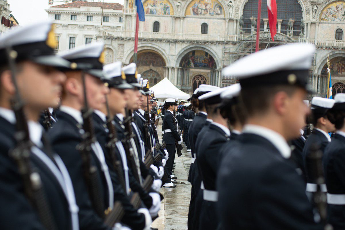 ItalianNavy's tweet photo. #OpenDay Scuola Navale Francesco Morosini. 
Sabato 01 e sabato 15 aprile 2023, dalle ore 14.30 alle ore 17.30 non perdete l’occasione di visitare l’Istituto di #Venezia accompagnati dagli allievi per vivere un giorno da futuro marinaio. Scopri di più https://t.co/UWOgCJX8cO https://t.co/i9jCyB6Skd
