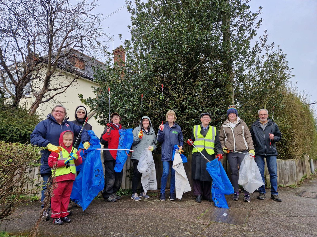 WH_CVS's tweet photo. Marion and her team tackled the pick along Edymion Road and Cranborne Road on Saturday in #Hatfield.
This is Marion's 8th yeah support the #BigCleanUp, she's a #litterchampion
#GBSpringClean #LoveWhereYouLive
๐๐ซโป๏ธ https://t.co/V5cqzknDEN