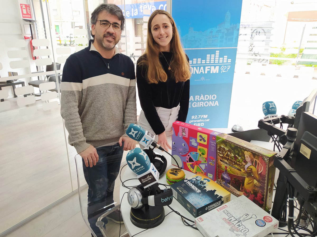 Girona FM (@gironafmcat) on Twitter photo Del 28 de març al 20 de maig es pot visitar a la <a href="/casadeculturagi/">Casa Cultura Girona</a> l'exposició «Els sentits del joc», una mostra on en Pau Regincós hi ha participat com un dels comissaris. En motiu d'aquesta exposició, avui fem un Sac de Jocs especial amb jocs sensorials! 🧩 Del 28 de març al 20 de maig es pot visitar a la <a href="/casadeculturagi/">Casa Cultura Girona</a> l'exposició «Els sentits del joc», una mostra on en Pau Regincós hi ha participat com un dels comissaris. En motiu d'aquesta exposició, avui fem un Sac de Jocs especial amb jocs sensorials! 🧩