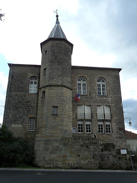 MonumentumFr's tweet photo. Château à #Darney (#Vosges) Construction 2e moitié XVe siècle;2e quart XVIIIe siècle;2e quart XIXe siècle. Remparts (vestiges) (cad. NON CADASTRE) : inscription par arrêté du 28 décembre 1984 ; Hôtel de Ville (an...
Suite 👉 https://t.co/ry4c0iRJqr
#Patrimoine #MonumentHistorique https://t.co/pjsDmL7UNJ