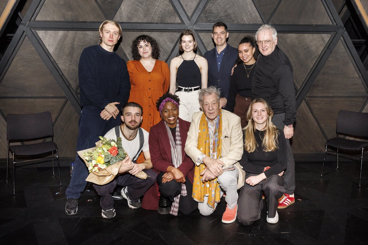 RWCMD's tweet photo. 2/2
The prize, judged by Sir @IanMcKellen, #RWCMDGrad and Fellow @RakieAyola, Sean Mathias, RWCMD Director of Drama Performance, Jonathan Munby, and Head of Voice, Alice White, celebrates the actorsโ ability with verse and connection with character- speaking Shakespeare out loud. https://t.co/hZ2mzCBDWX