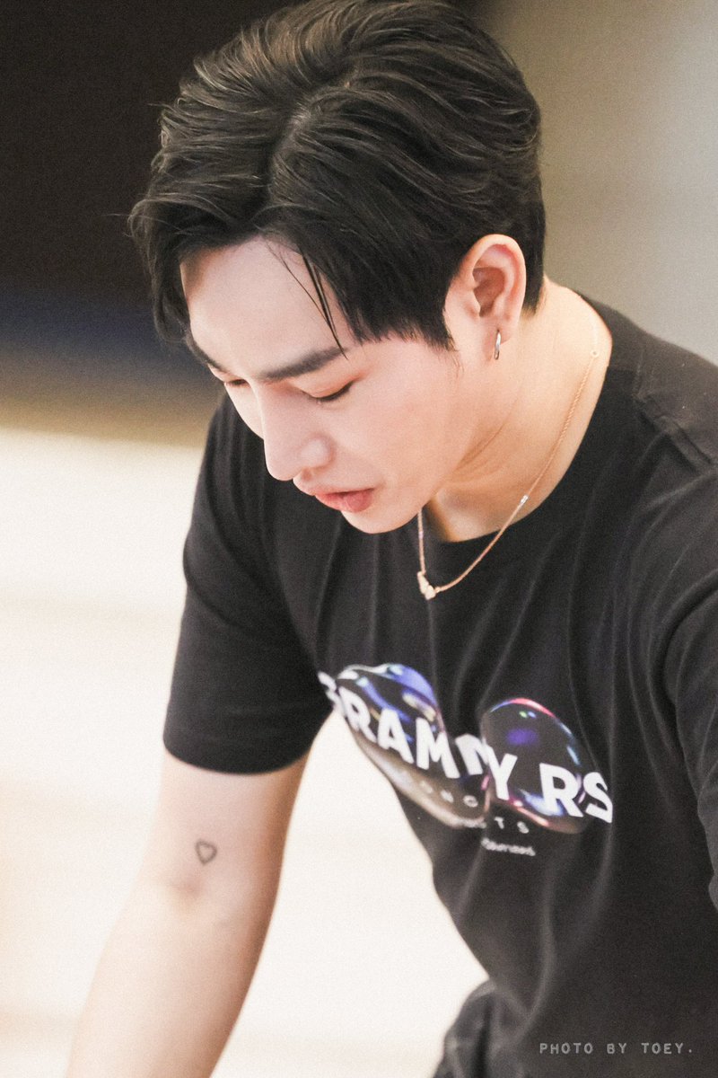 งานเจอทุกวันแล้ว แต่ผู้ชายนานๆจะได้เจอที 
ใช่ค่ะ...เราเลยเลือกไปเจอผู้ชาย 😬

<a href="/peckpalit/">Peck Palit</a> 

#GRAMMYRSConcerts
#ปรากฏการณ์ครั้งประวัติศาสตร์
#เป๊กผลิตโชค
#PeckPaLitChoke 
#photobytoey 
#palitgallery