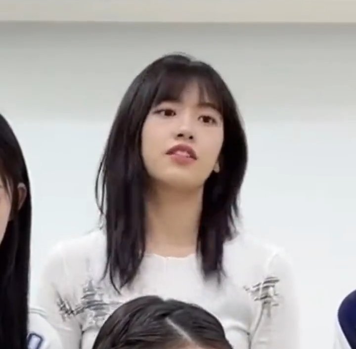 ivepics_'s tweet photo. yujin wolfcut 🥵 https://t.co/cpCipeXnkQ