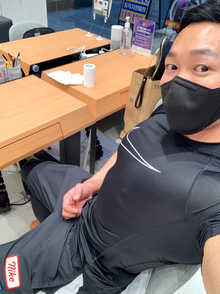 bulkerrrrr's tweet photo. 옷 땡큐 
 @TaHoe_0_0 https://t.co/CZpqGZHb6M