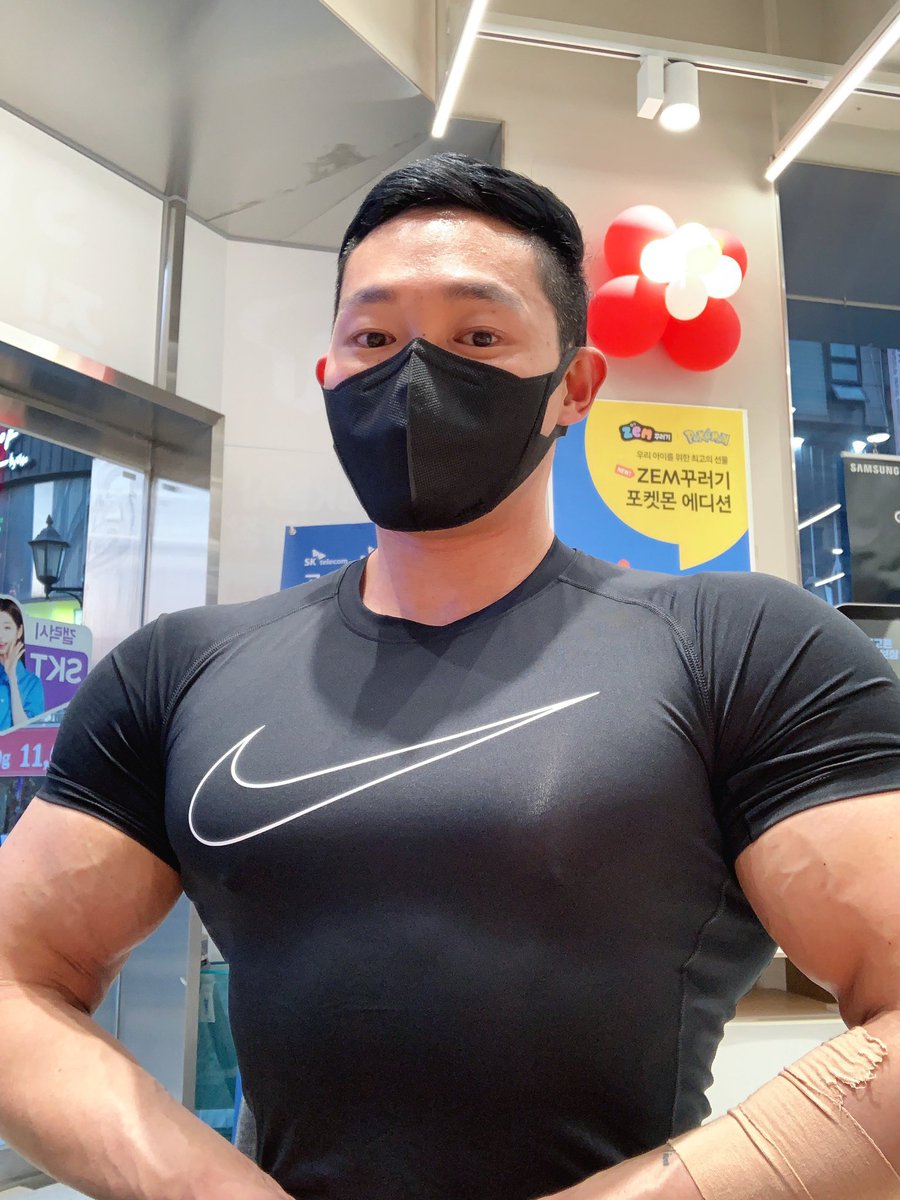 bulkerrrrr's tweet photo. 옷 땡큐 
 @TaHoe_0_0 https://t.co/CZpqGZHb6M