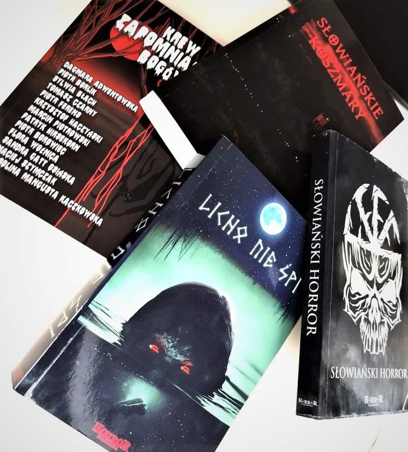 Cztery części kultowej serii opowiadań z gat. słowiańskiej grozy/horroru  - wróciły na rynek.   

KREW ZAPOMNIANYCH BOGÓW
SŁOWIAŃSKIE KOSZMARY
SŁOWIAŃŚKI HORROR
LICHO NIE ŚPI

4 książki.
66 opowiadań.
1224 strony słowiańskiego strachu!

Szukaj w ulubionych księgarniach internet..