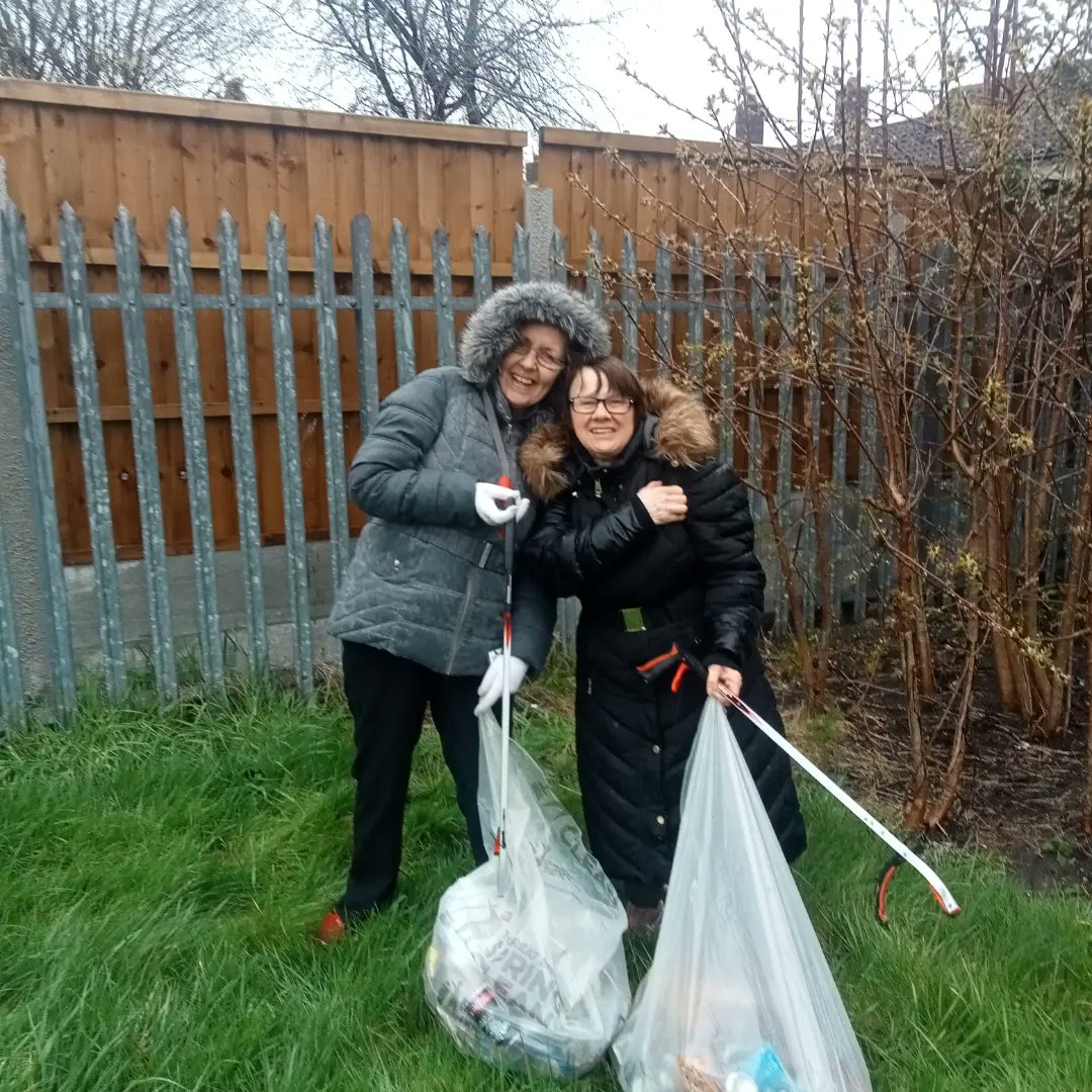 GoodHelpHub's tweet image. We linked in with Liverpool City Council to do a a litter pick on the Gems estate in Croxteth today. The rain tried to stop us but we soldiered on ! Thanks to Gems for she shelter and the brews.. much appreciated 😊