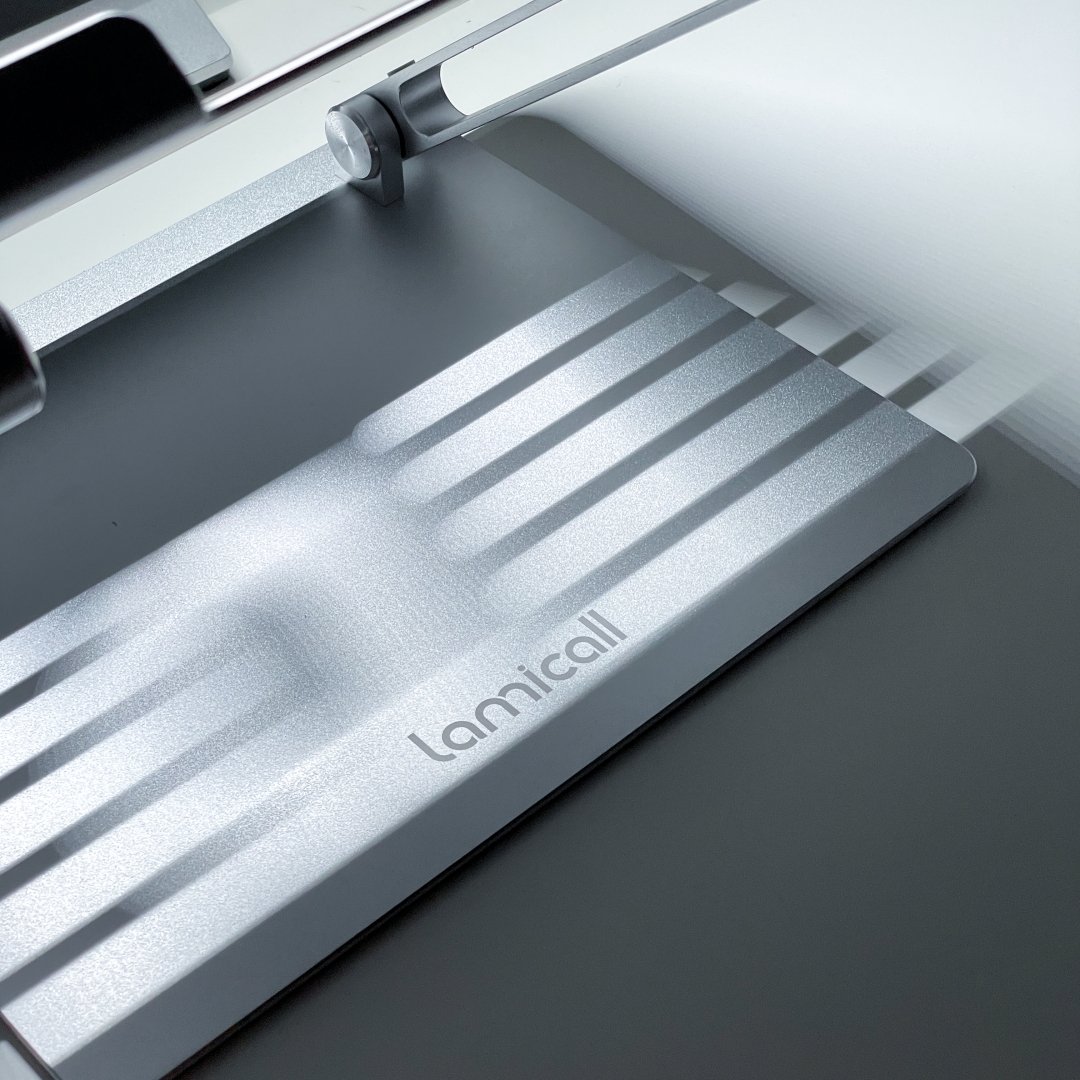 LamicallDirect's tweet photo. The beauty of light and lines. 💙
LN09 foldable laptop stand for your minimalist style.
🔗https://t.co/FBiI53ig4c
📸bxmnml
#lamicall #laptop #laptopstand #desksetup https://t.co/mrjGzGzdx9