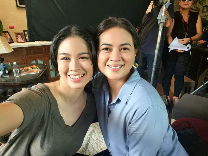 arce_mikee's tweet photo. Dati, pinapaiyak lang kita (sorry na, sabi ni kuya eh 🙈) -Miss Lara

Waaahhh the wait is over. Naalala ko din kung paano tlga napaiyak si Kween @KissesDelavin nun ehh ahahaha.  But look at you now mahal, ikaw na cguro ung pinka matatag na taong nakilala ko.

#KissesDelavin https://t.co/2ylcQx6gvx