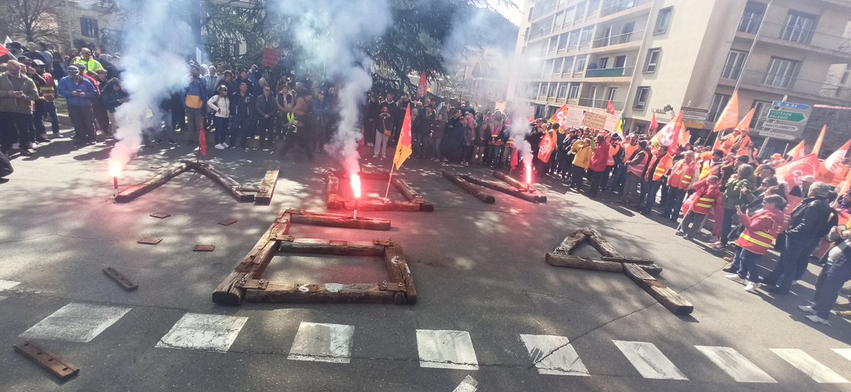 Si Macron n'entends pas, les cheminots lui écrivent !!!!
64 ans c'est NON !