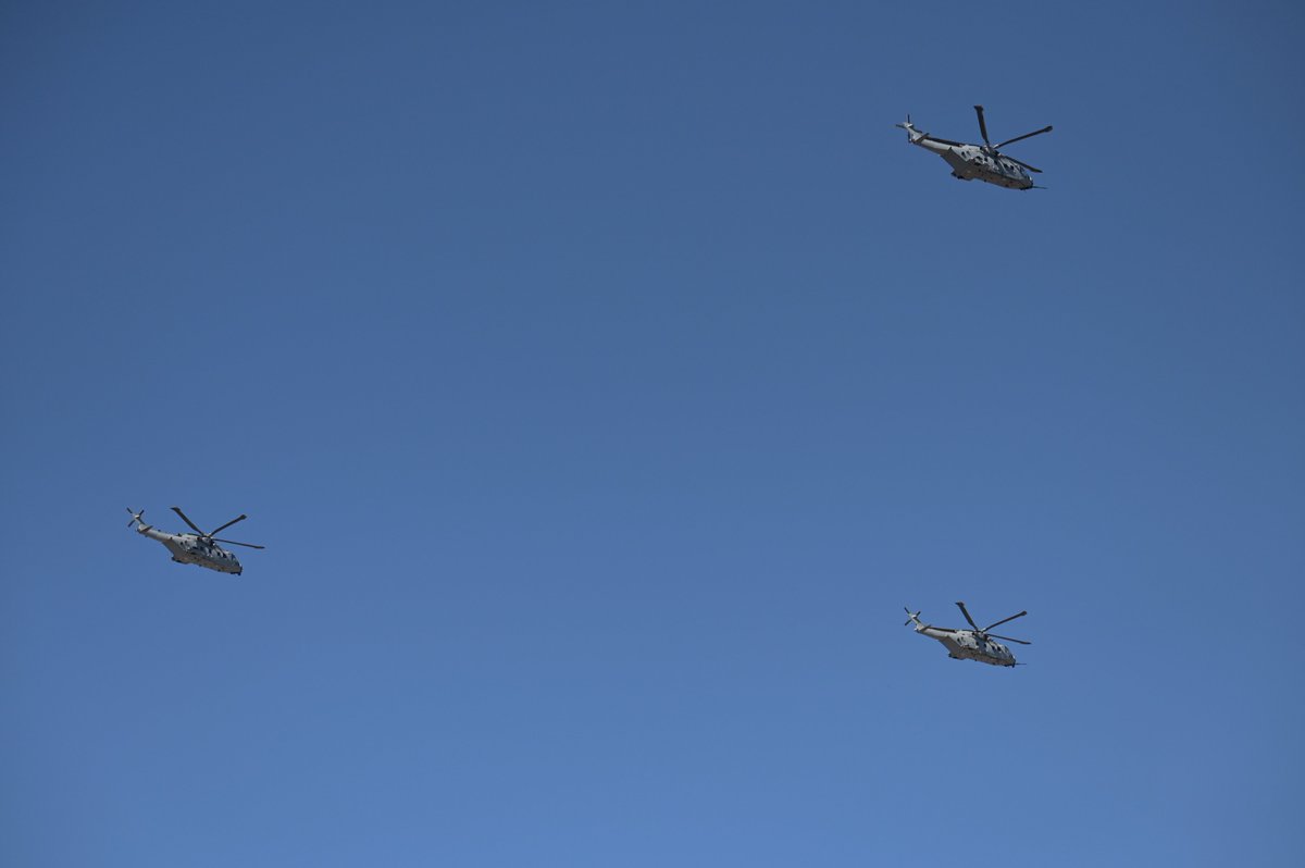 ItalianAirForce's tweet photo. #28Marzo #AeronauticaMilitare100
Una formazione di 6 elicotteri #HH101 dell'#AeronauticaMilitare ha incantato la città di Roma con il suo passaggio per il Centenario della Forza Armata
Link della cerimonia ➡ https://t.co/EU4TXDho2J https://t.co/EbDyCTYY7c