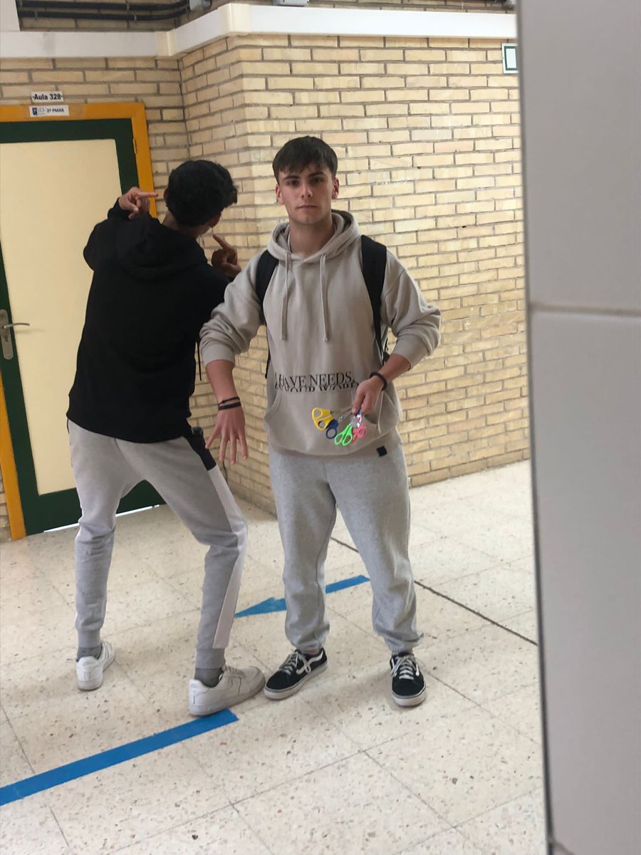 agus_pg12's tweet photo. Emprender hoy en día es sencillo, roba tijeras por todas las clases de tu instituto/ total hoy:9💪 https://t.co/cK8WwBI3r1
