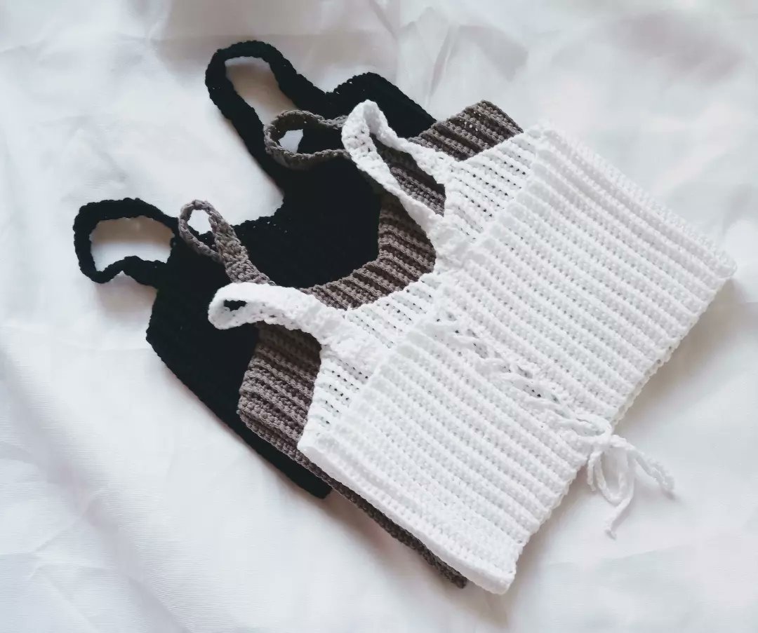 CraftyWitchJess's tweet photo. Hello #elevenseshour it's so miserable outside! You would never think it's Spring!
I do have the perfect spring crochet tops on my Etsy Shop for when the sun is shining ☀️

https://t.co/OGzpkizVhC https://t.co/OhNamBCkM1