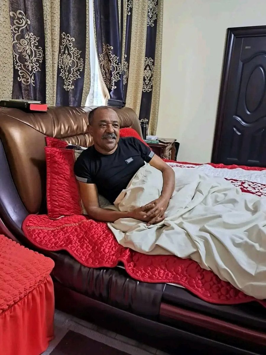 NatnaelMekonne7's tweet photo. ጀነራሉ ጥፋቱ ምድነው? በወረራ ግዜ በጠራችሁት ሰዓትና ቦታ ተገኝቶ ስለታገለ? 

ከአንድም ሁለት ግዜ እንዲያግዛችሁ በጠራችሁት ወቅት እሺ ብሎ በሚችለው አቅሙ ስላገዛችሁ? 

ሳትፈልጉት ስትቀሩ ከስራ ስታስናብቱት እሺ ማለቱ ነው ለህክምና ከሃገር እዳወጣ የከለከላችሁት? ይህ እጅግ አሳፋሪ ነው:: ጀነራሉ በፍርድ ቤት የማይፈለጉ ወንጀለኛ እስከሆኑ ድረስ ለህክምናም ሆነ ለጉብኝት የትም ቦታ የመሄድ መብታቸው ሊከበር ይገባል::