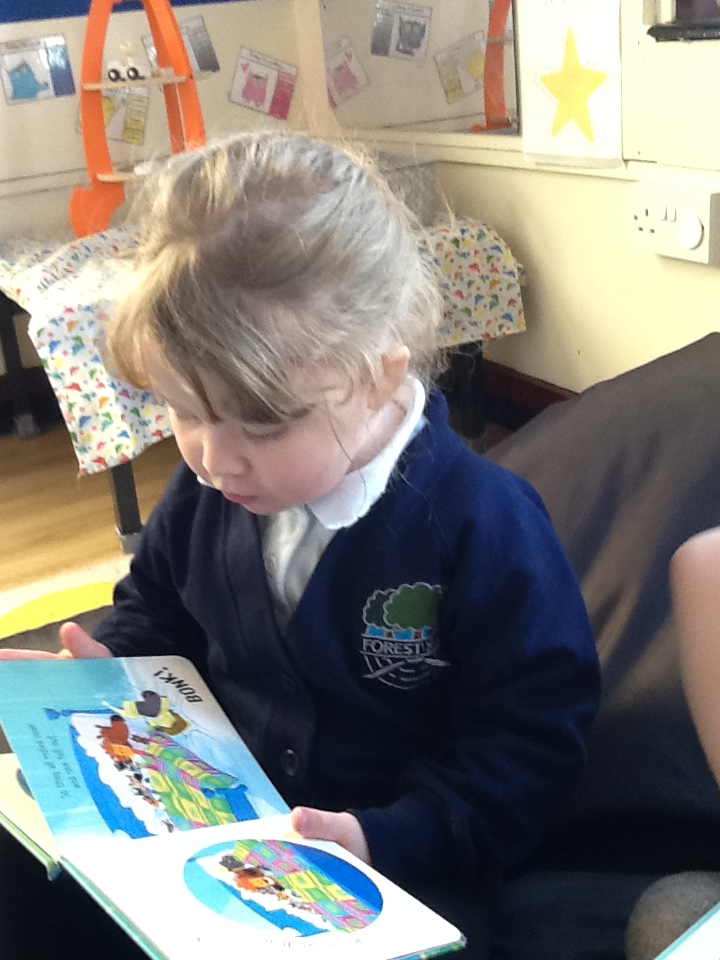 TheLancastersch's tweet photo. Nursery children have been reading our new usborne books, they have loved exploring them📘😀 https://t.co/3QORqYFrHC