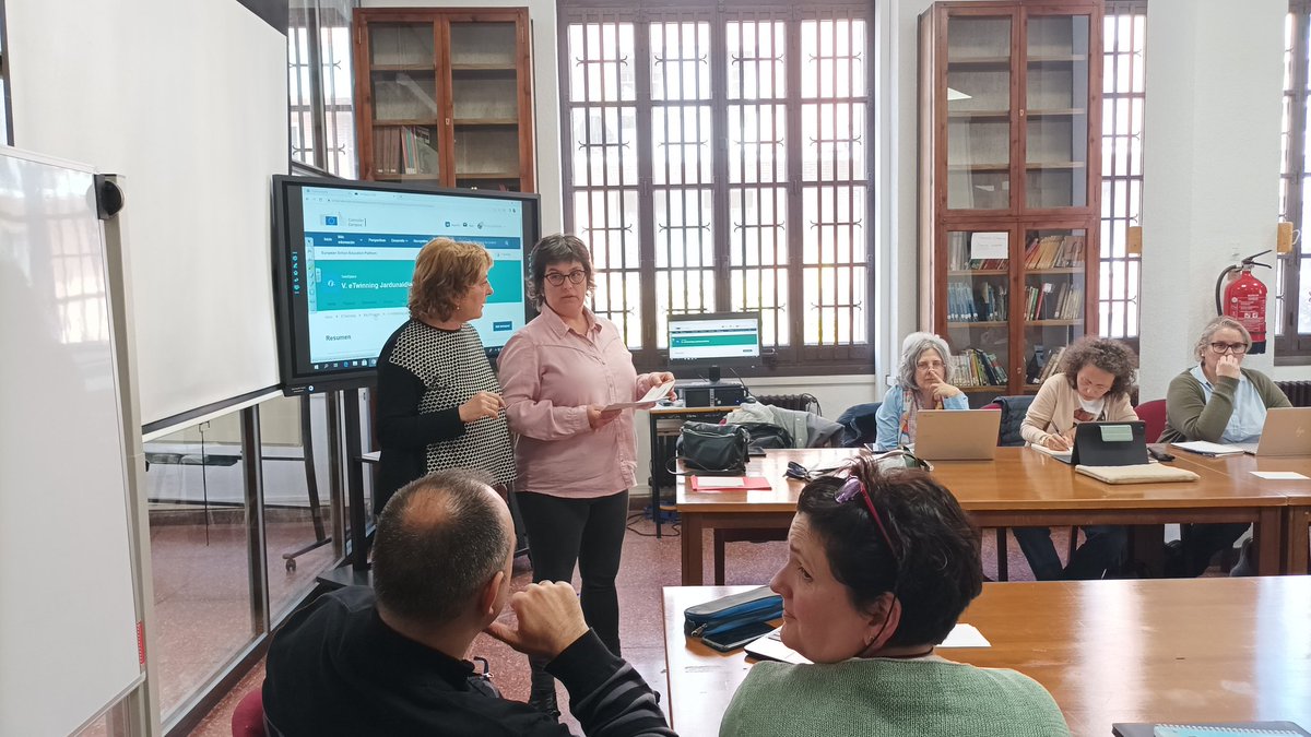 #eTwinning
 #eTwJardunaldiak Bigarren tailerra: Plataforma berria: European School Educación <a href="/idoiazapi/">IdoiaZ</a> eta <a href="/Eiza151011/">Amaia Eizagirre</a> ekin
<a href="/eTwinning_es/">eTwinning España</a> <a href="/eusketwinning/">eusketwinning</a>
<a href="/eTwinningEurope/">eTwinningEurope</a>