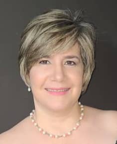 Muchacha que quiero en todas las horas conmigo, junto a mí. Amante y compañera, de ideales y proyectos, de vida y de sueños. De ayer y de mañana. Porque de tu felicidad nace la mía, te quiero feliz, incluso cuando no parezca posible, <a href="/liscuestacuba/">Lis Cuesta</a>. Felicidades en tu cumpleaños