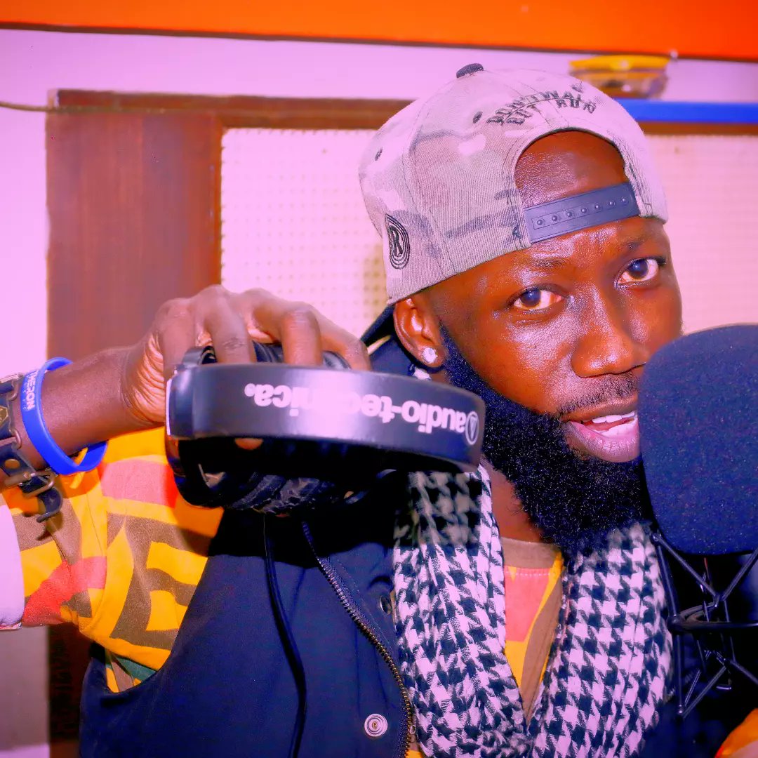 Thedrivemagic's tweet photo. #PremierTuesday 📻100.0fm Magic100fm wit @lauratasha. @ShuggaMc 🔥🔥🔥 📞0783064530 for calls and watsap. https://t.co/qmEJFpk4Se