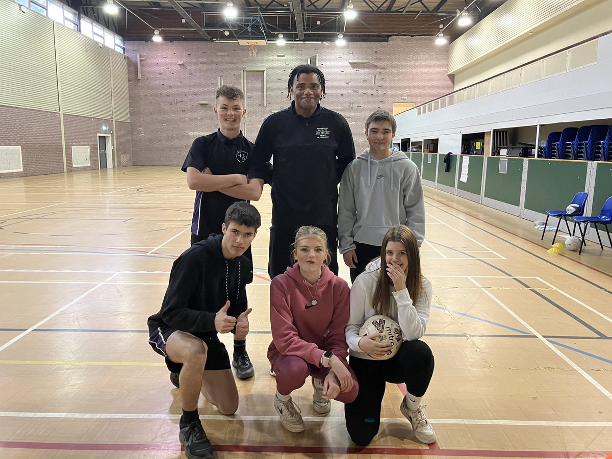 Sport_CHS's tweet photo. Well done to our @SportsLeaders who are attending todays @torfaensport #howtocoach workshop to develop their skills & confidence in coaching @CwmbranHigh_PE @CwmbranHead @CwmbranHigh @sportwales https://t.co/eRIBIuaDUC