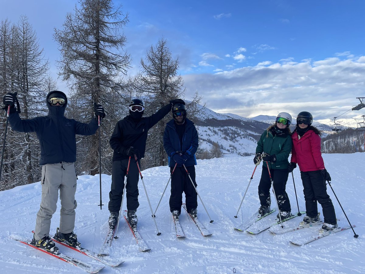 HolyportPsych1's tweet photo. Tuesday throwback to snowier times on the @HolyportSixth ski trip at Christmas! 
Just a reminder to our Psychology legends of the fun we had as the Junior Ski Trip prepares to take off on Sunday! ⛷️🎿🚡 https://t.co/GrAEclrJ69