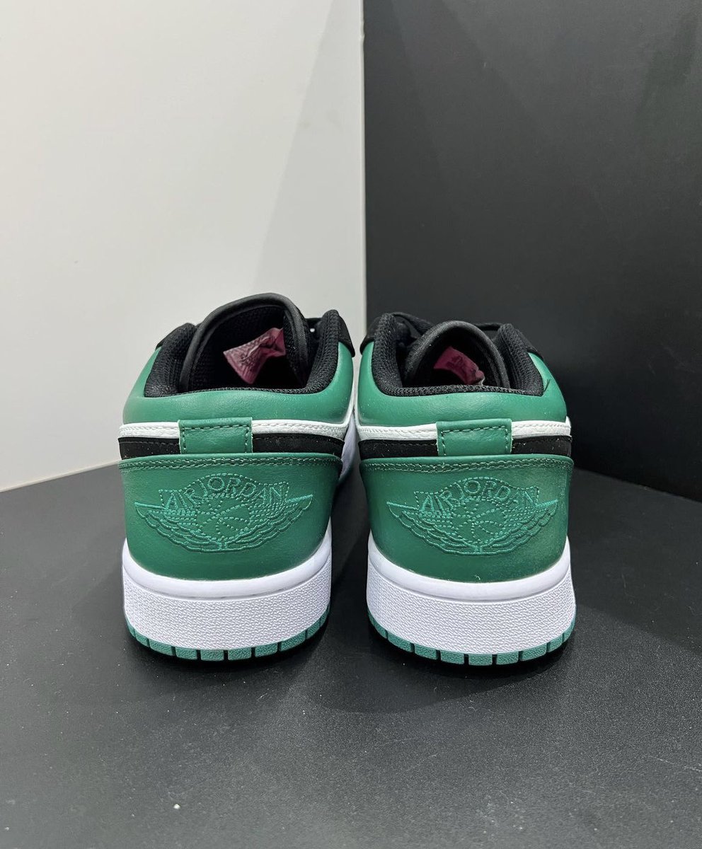 BujuThe's tweet photo. Jordan 1 Low Mystic Green 👟🛍️ available. WhatsApp +256706603848 https://t.co/kHTAOh5FiJ