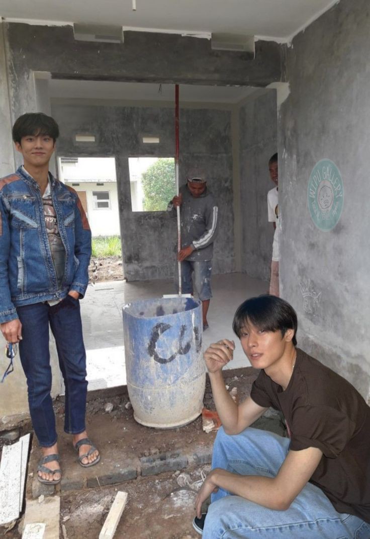 deobifess's tweet photo. 🥭 Jukyu lagi ngecek rumah masa de....
Salah, ruko masa depan 
🙈 https://t.co/WfDKXvMkUQ