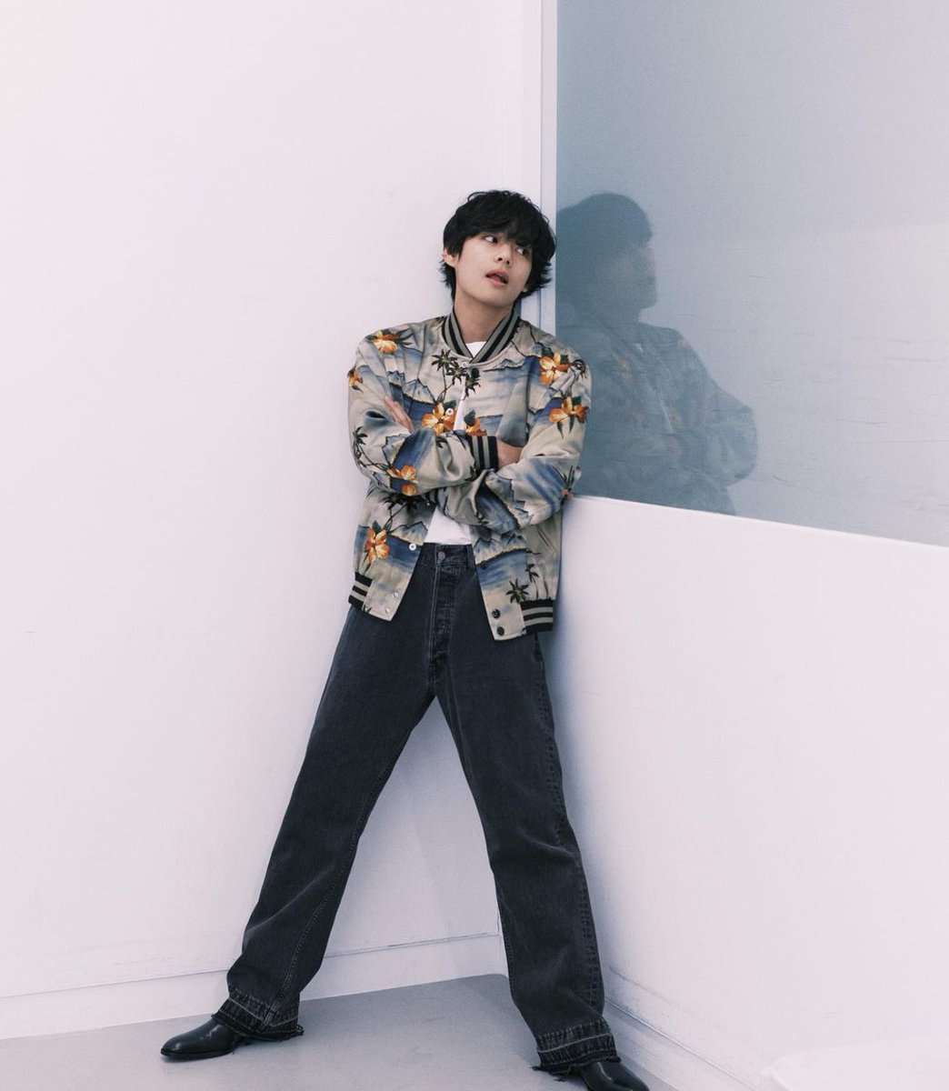 BTS V/TAEHYUNG INSTAGRAM UPDATE 230328 PT.1

TH: @/celine #CELINEBYHEDISLIMANE