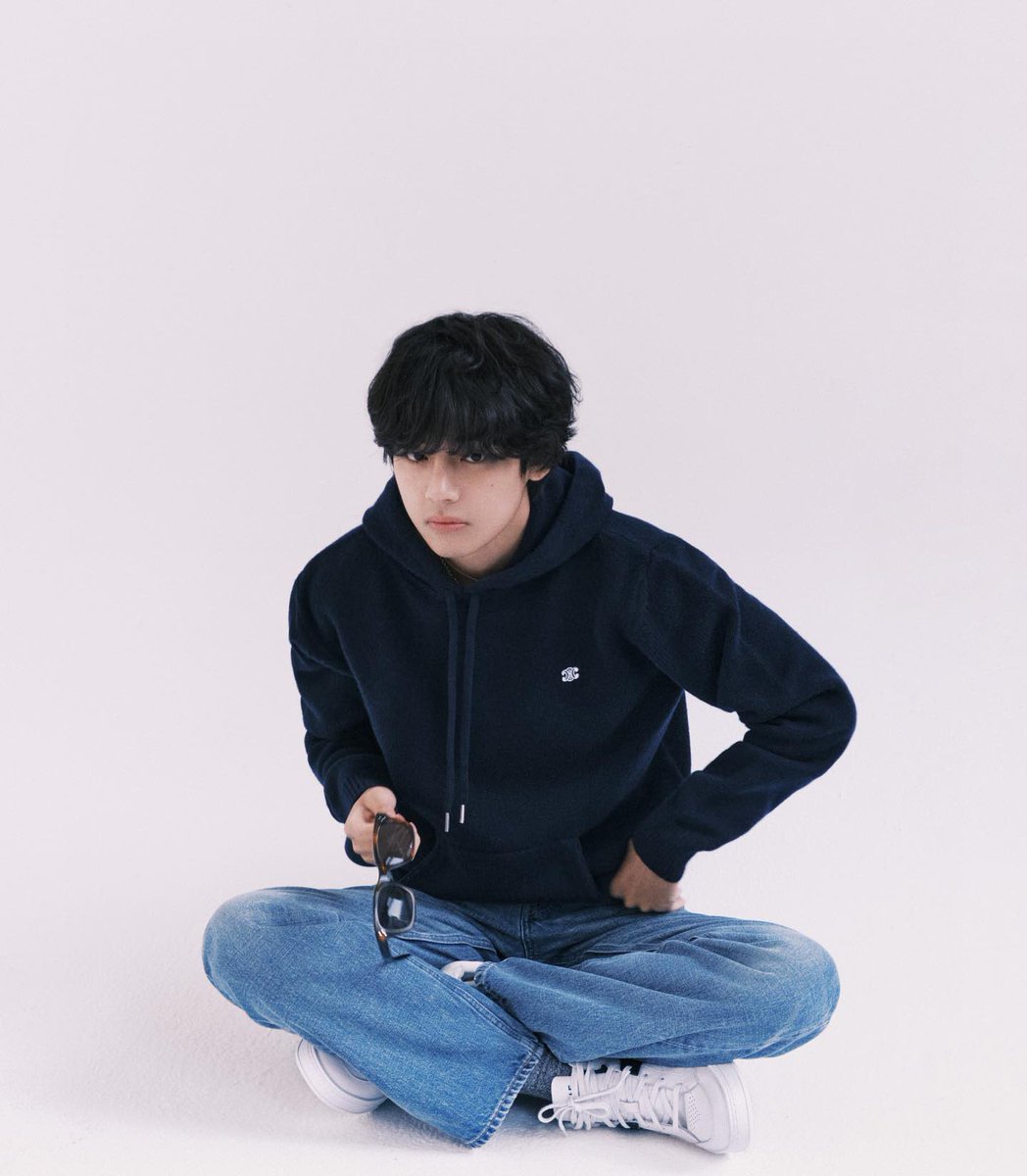 taehyungpic's tweet photo. ⚡️INSTAGRAM || thv update (1) 

@celineofficial #CELINEBYHEDISLIMANE https://t.co/yKolTw63Df
