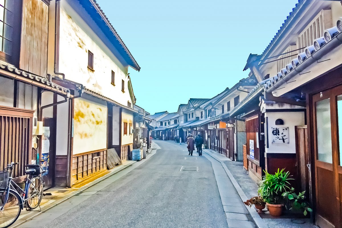 Stroll the picturesque Bikan Historical Quarter in #Kurashiki, famous for its white-walled houses, museums, and traditional crafts. Check out wanderplans.com/destinations/k… for travel guidance on transportation, accommodation, flights, day trips and more.