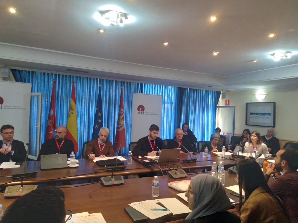 ucm_icei's tweet photo. Tercera presentación del panel a cargo del investigador adscrito al ICEI, @AntonioBiurrun, titulada “Possibilities for upgrading high-tech GVCs towards stronger SDG performance”. #CatChainWorkshop https://t.co/rh2UpPtgfJ